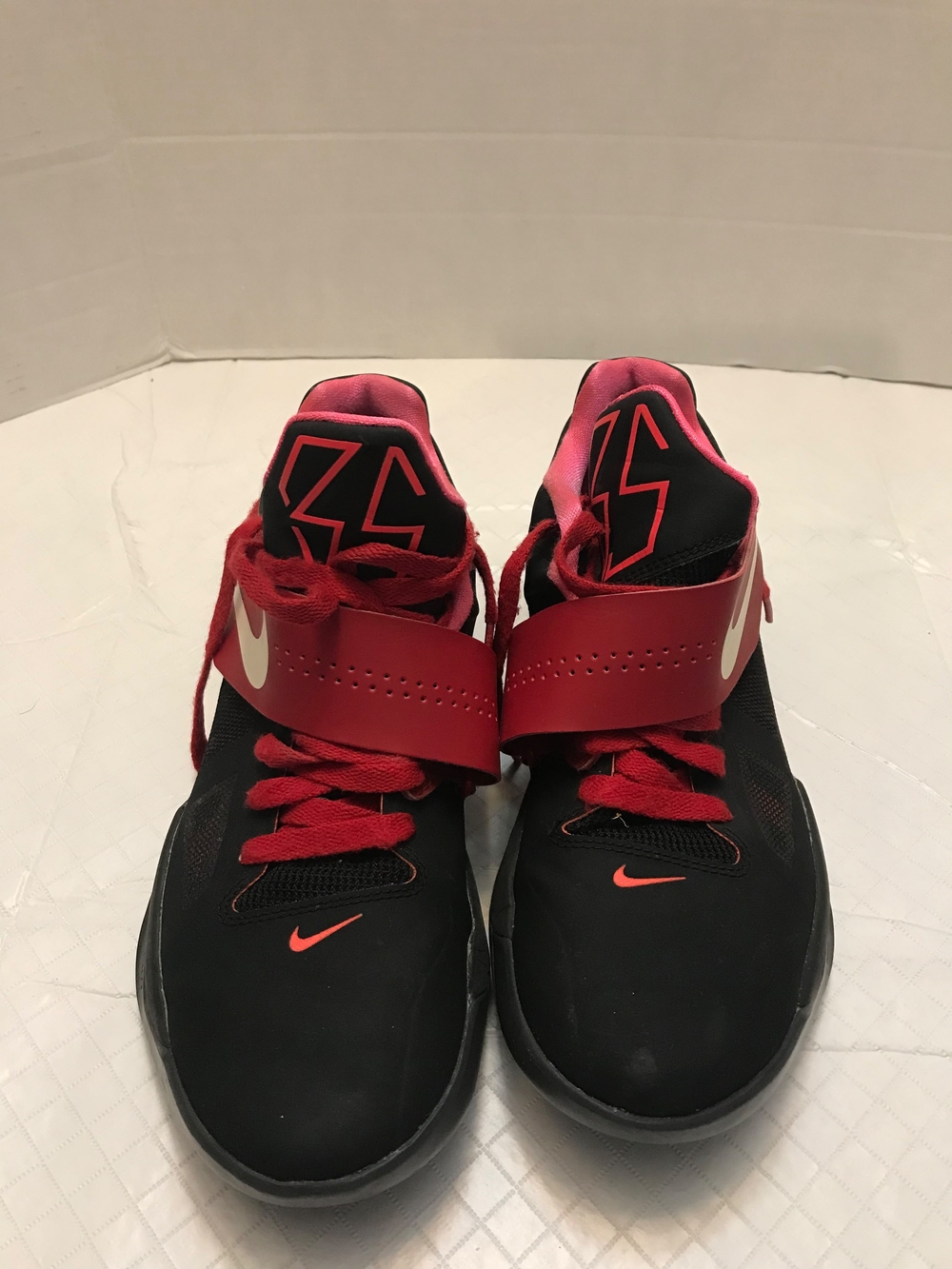 Nike Women's Red and Black Basketball Shoes Size 9.5/41